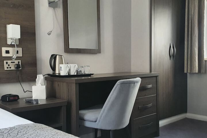 Room 9 of 27