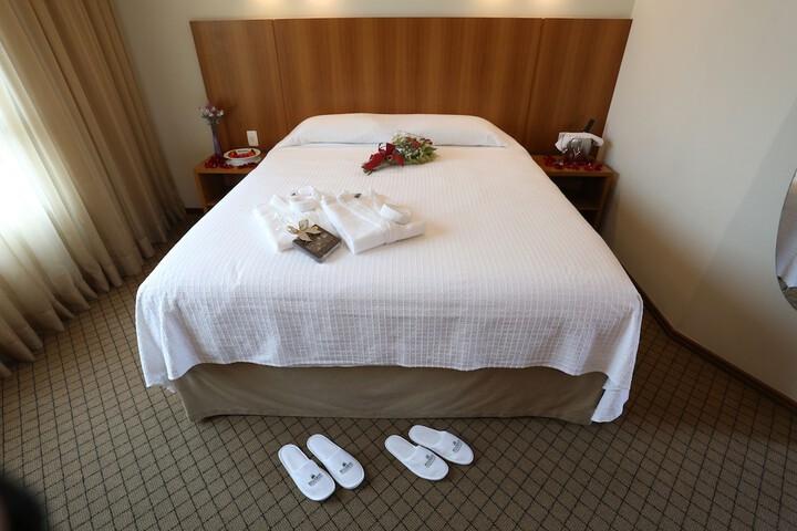 Room 17 of 100