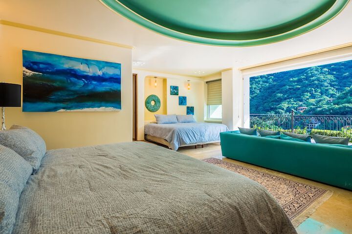 Room 25 of 336