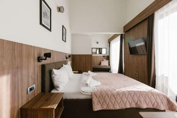 Room 33 of 62