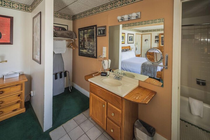 Room 16 of 74