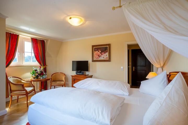 Room 3 of 18