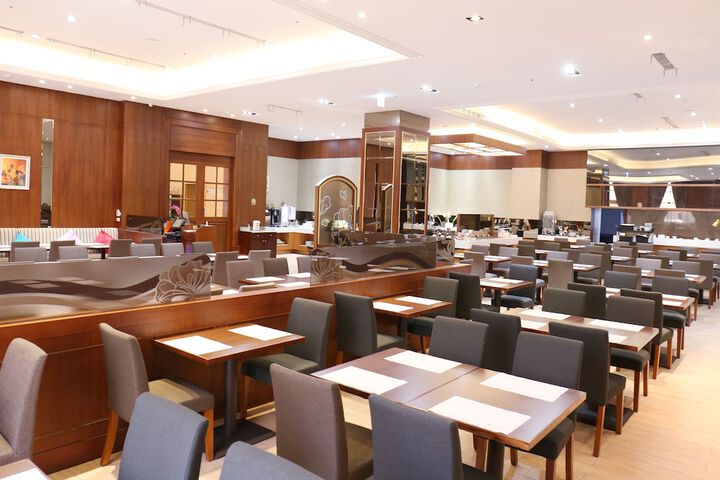 Dining 45 of 69