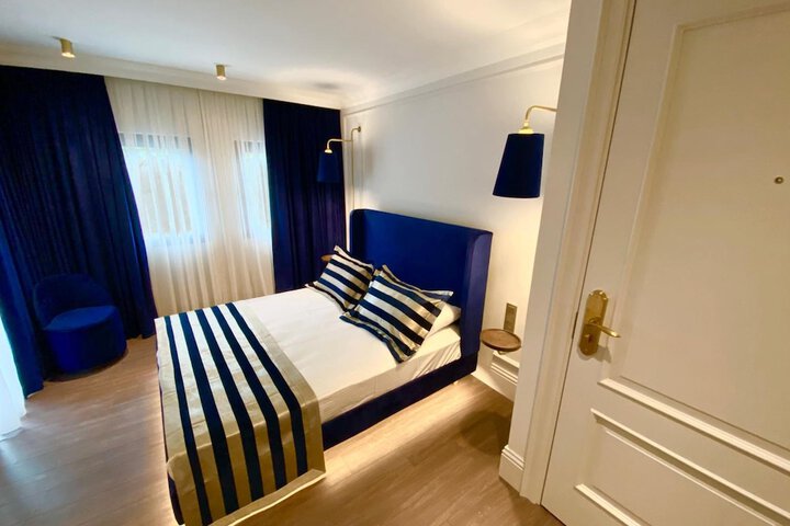 Room 12 of 28