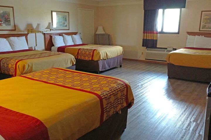 Room 8 of 31