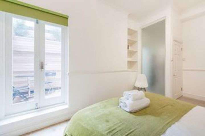 Room 9 of 22