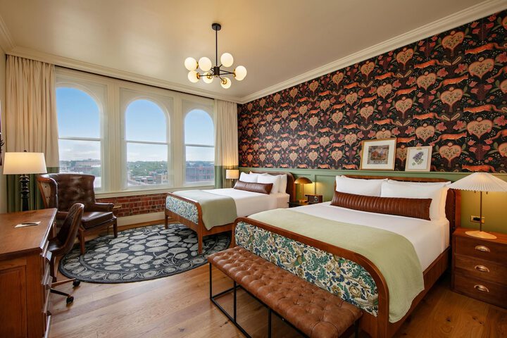Room 33 of 97