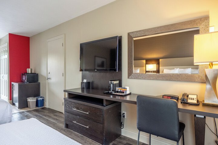 Room 10 of 82