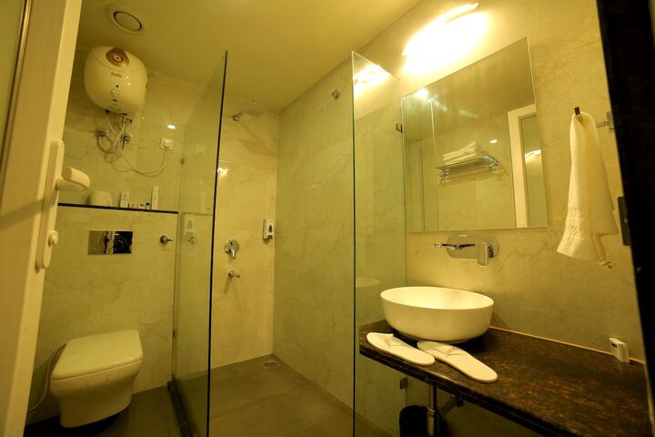 Room 28 of 40