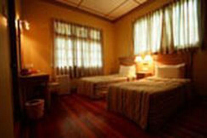 Room 8 of 17