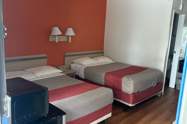 Room 8 of 17