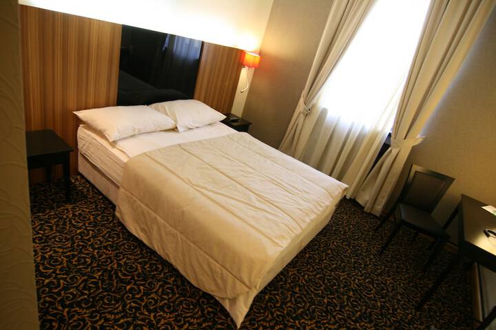 Room 6 of 32