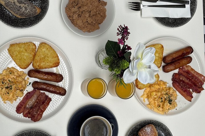 Breakfast/Coffee Service 91 of 112