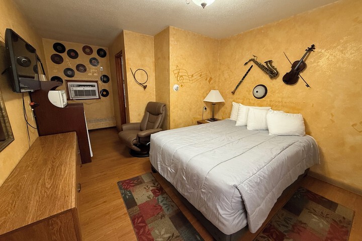Room 5 of 28