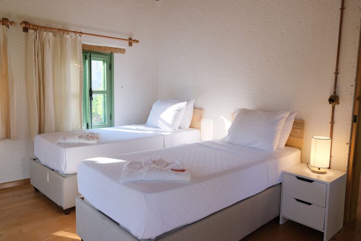 Room 6 of 28