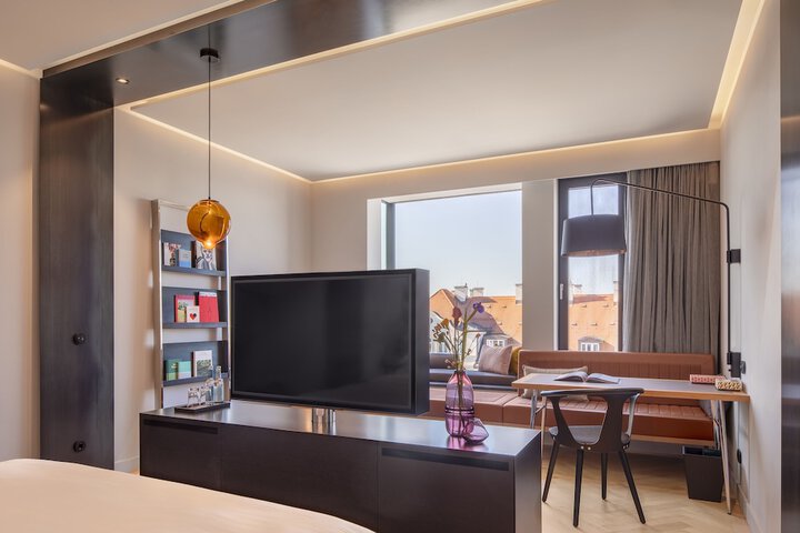 Room 10 of 112