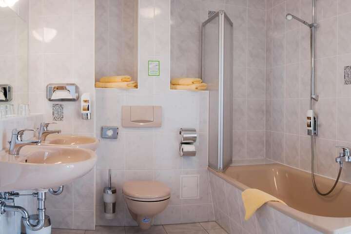 Room 10 of 26