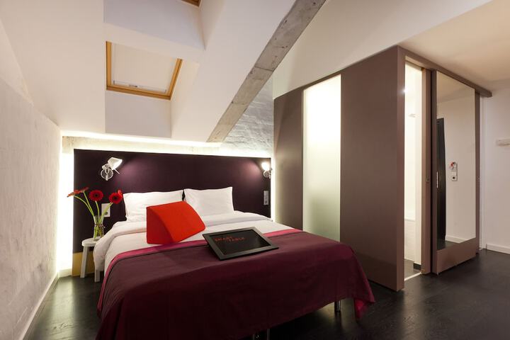 Room 12 of 42