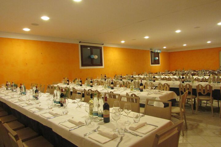 Ballroom/Hall 17 of 24
