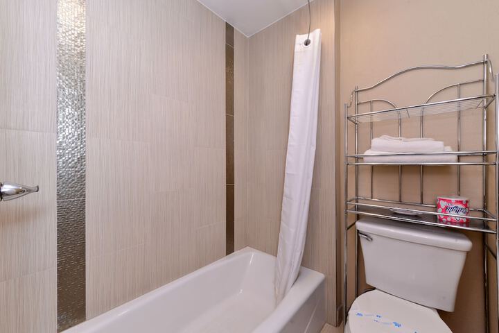 Signature King Bed (11 of 12)