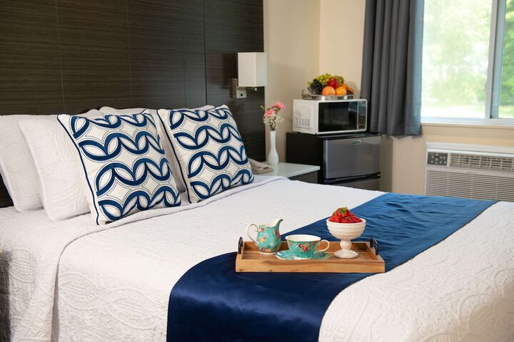 1 Queen Bed (5 of 8)