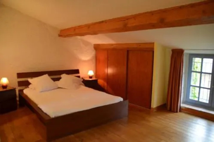 Room 2 of 2