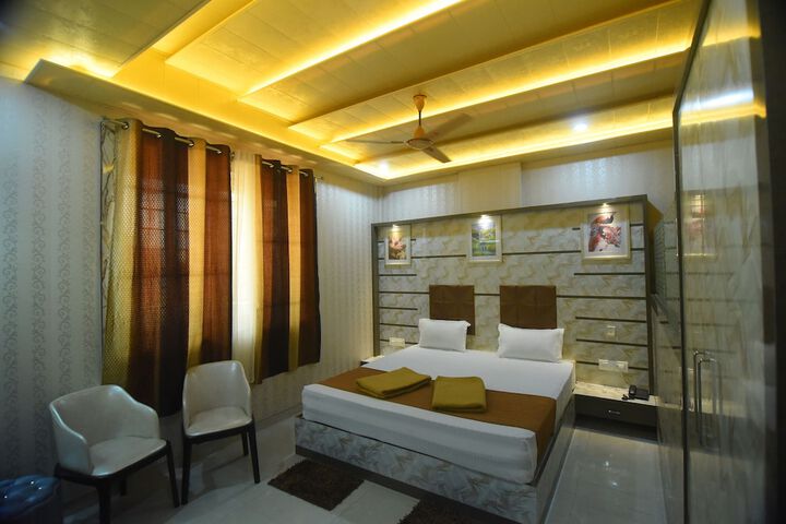 Room 2 of 16
