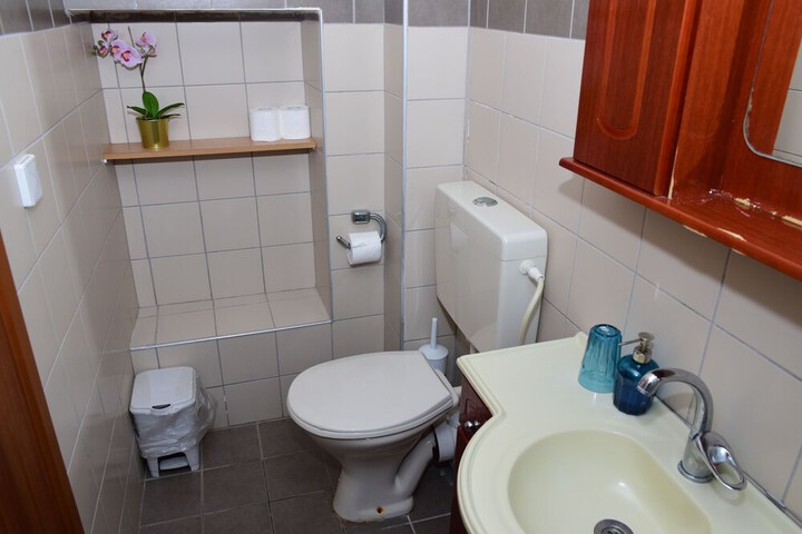 Room 27 of 41