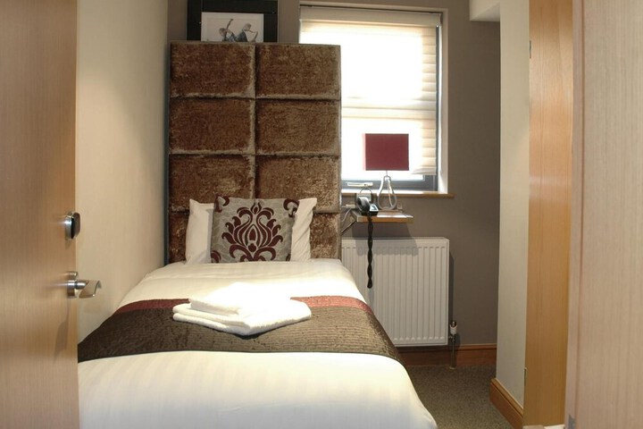 Room 25 of 60