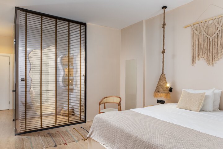 Room 12 of 27