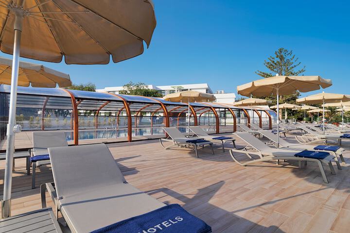 Hotel Pool