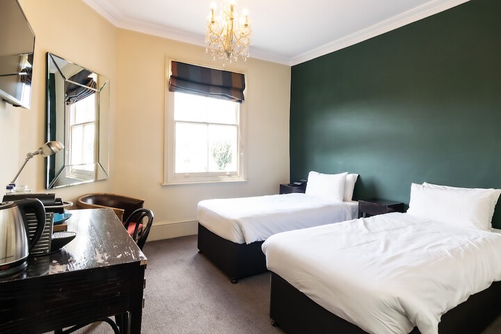 Room 44 of 111