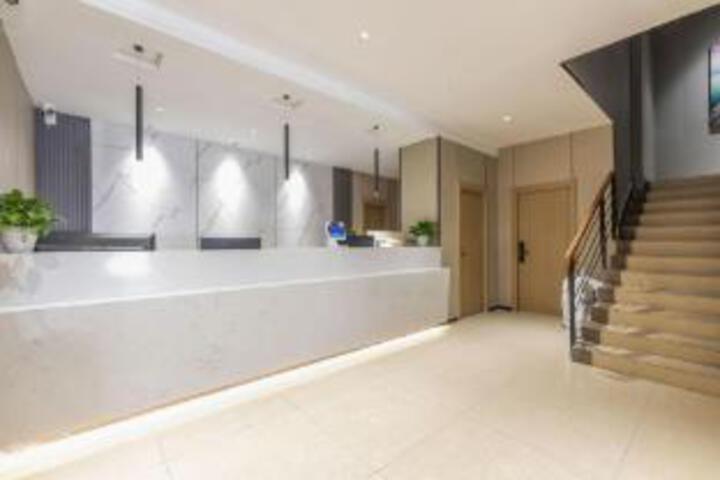 Linyi Chulv Shangsho Hotel