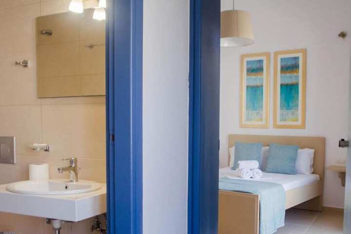 Room 12 of 16