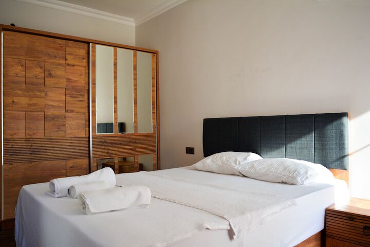 Room 6 of 24