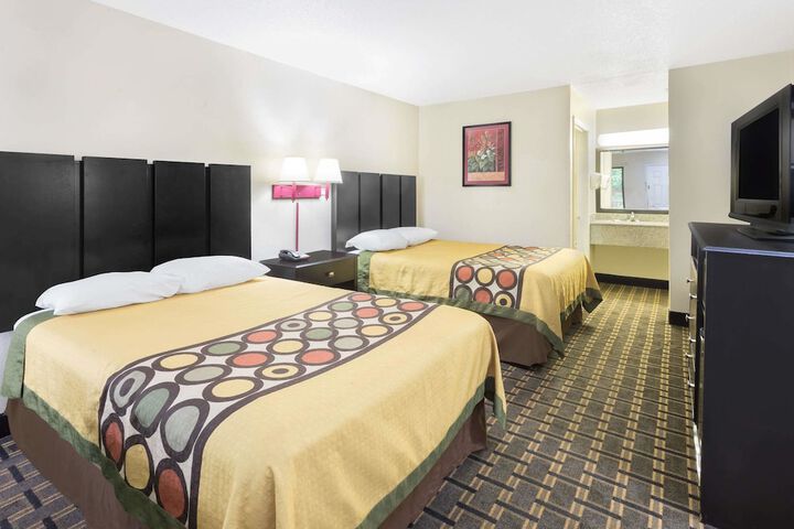 2 Double Beds (1 of 9)