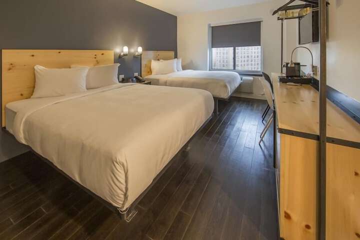 1 Queen Bed (1 of 3)