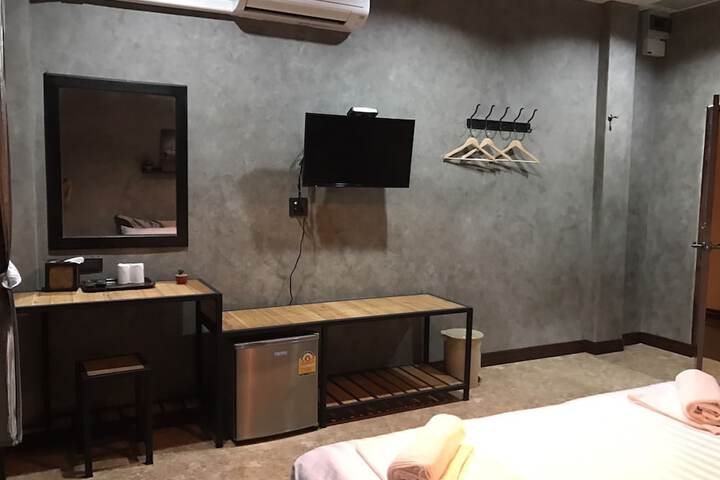 Room 4 of 6