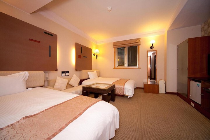 Room 8 of 48
