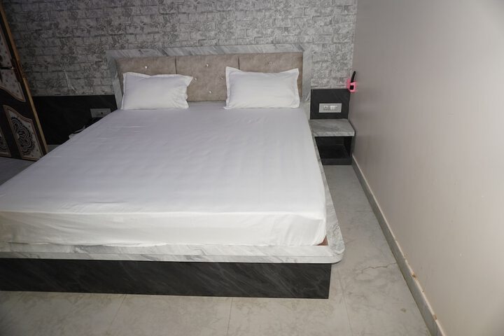 Room 13 of 54