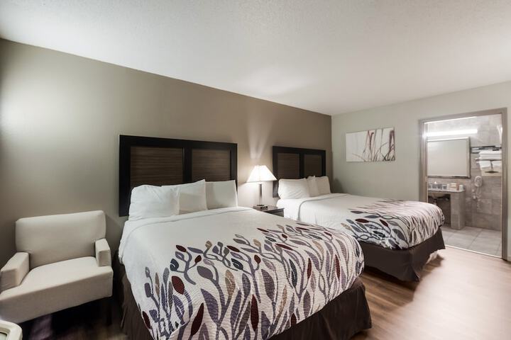 Deluxe 2 Queen Beds (7 of 14)