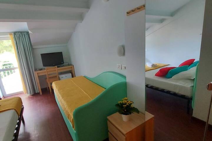 Room 14 of 65