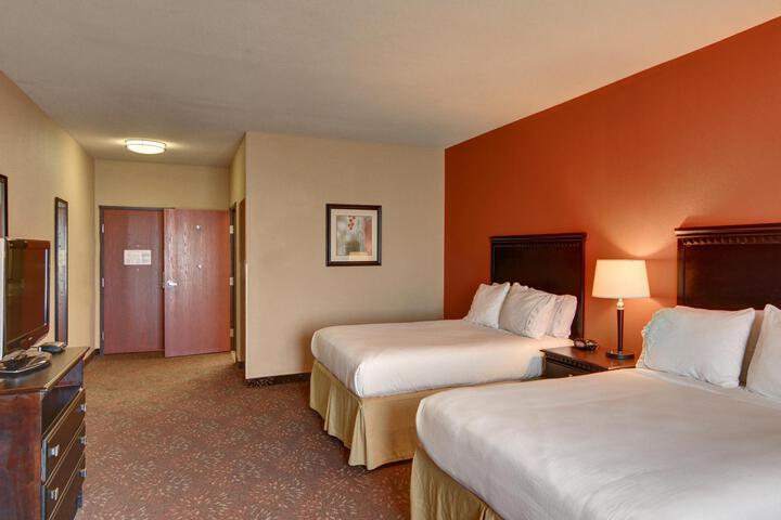 2 Queen Beds (6 of 6)
