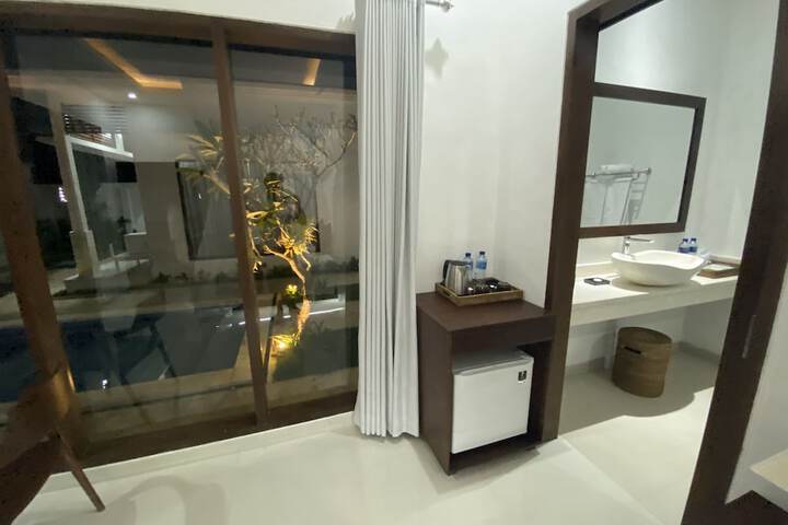 Room 10 of 31
