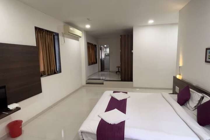 Room 3 of 8