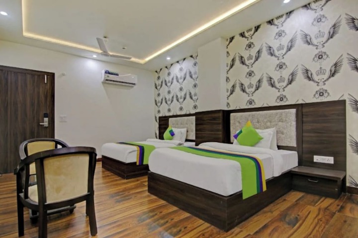 Room 10 of 21
