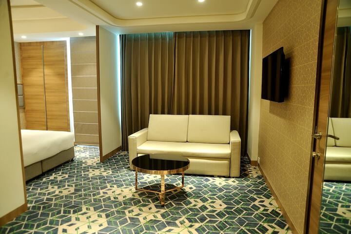 Room 7 of 118