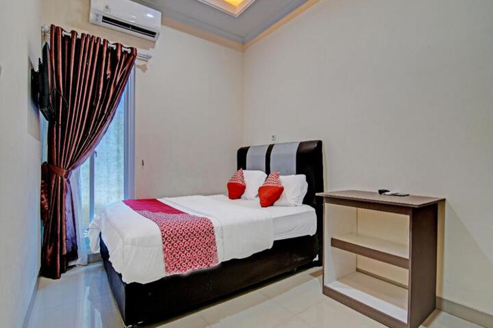 OYO 91269 R & s Living Residence