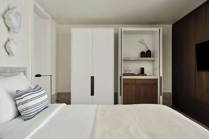Room 35 of 190