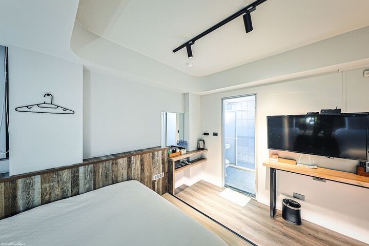 Room 12 of 42